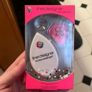 Eyeliner application tool